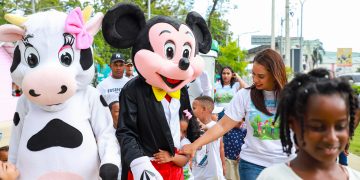 Alcaldesa por SDN Betty Gerónimo, lleva a cabo "Alcaldía en Familia” en el parque Galindo en Villa Mella