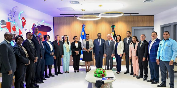 Durante encuentro con canciller keniano, presidente del Senado externa preocupación por la crisis migratoria haitiana