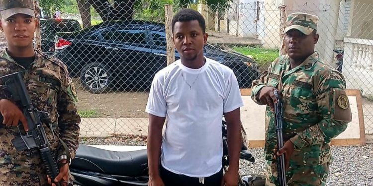 Retienen motocicletas en las que eran transportados haitianos indocumentados en San Juan de la Maguana y Montecristi