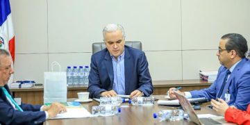 Presidente de COOPNAMA realiza visita de cortesía al ministro de Educación 
