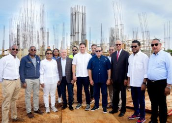 Ministros Carlos Bonilla y José Ignacio Paliza realizan recorrido de supervisión por construcción de la UASD en Santo Domingo Este