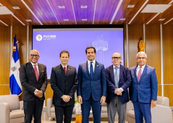 Omar Fernández lidera foro académico en Santiago sobre reforma al sistema de justicia dominicano