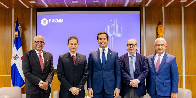 Omar Fernández lidera foro académico en Santiago sobre reforma al sistema de justicia dominicano