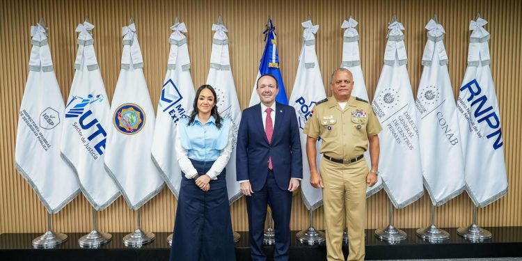 Ministro de Defensa de RD visita El Salvador para conocer su modelo de seguridad y fortalecer cooperación bilateral