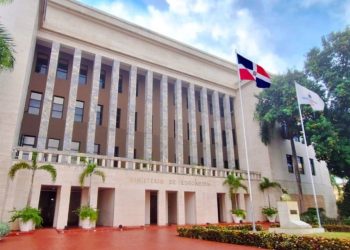 Ministro De Camps declara prioritaria la Evaluación de Desempeño Docente e inicia proceso para ejecutarla este año