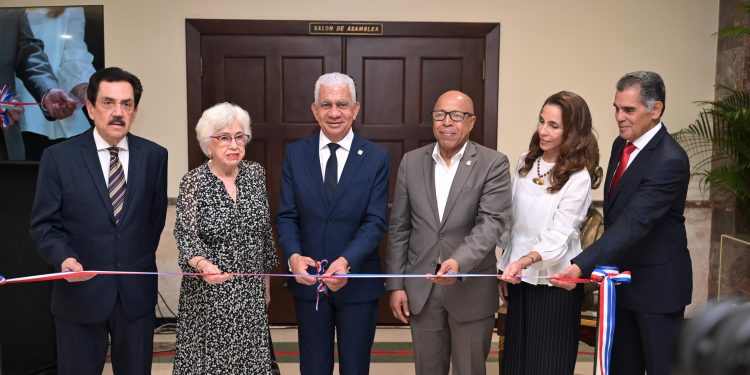 Senado inaugura exposición museográfica para honrar al coronel Rafael Tomás Fernández Domínguez