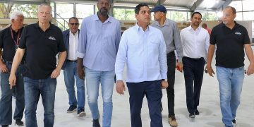 Kelvin Cruz supervisa trabajos del Centro Deportivo y Cultural Ozama
