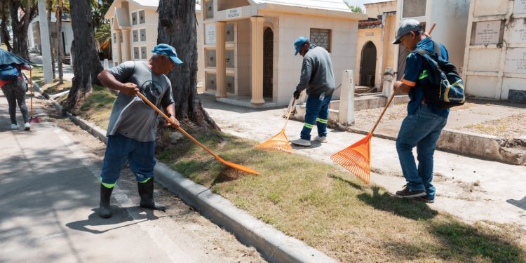 Alcaldía del DN reacondiciona principales cementerios capitaleños previo al Día de las Madres