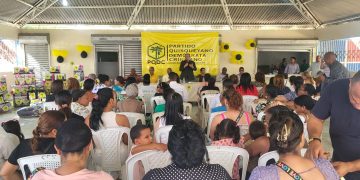 Presidente del PQDC y Diputado, Elías Wessin realiza entrega de regalos a madres en Santiago