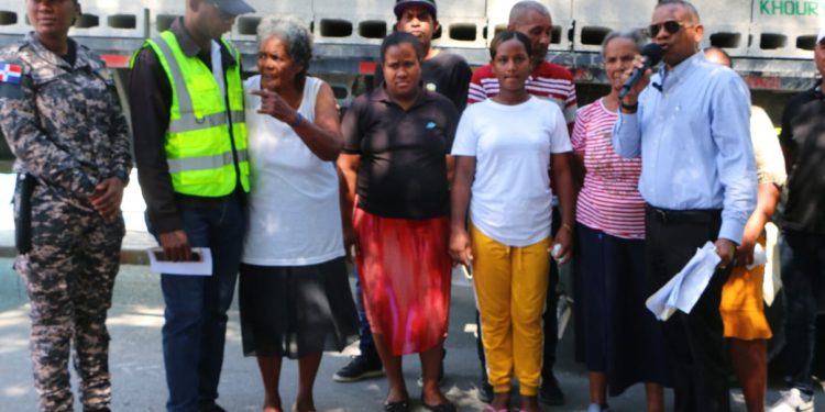 Khoury Industrial dona materiales de construcción para levantar viviendas a familias vulnerables en Cabral Barahona