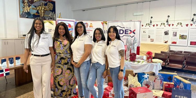 Agasajan a más de 250 mujeres en el Día de las Madres en Génova, Italia
