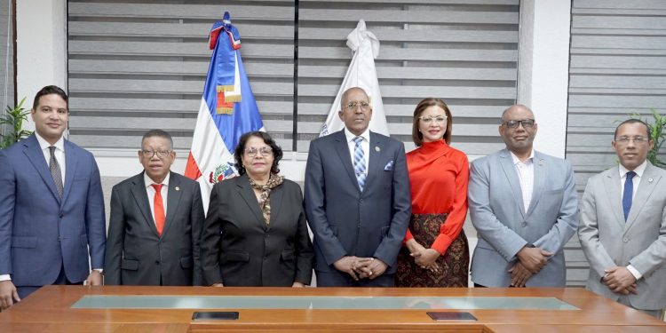 Pleno de la Cámara de Cuentas se reúne con el contralor general para intercambiar propuestas interinstitucionales en beneficio del país