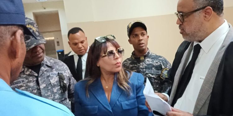 Apresan a viuda de empresario Merle Wayne Fuller por presunta usurpación de herencia millonaria