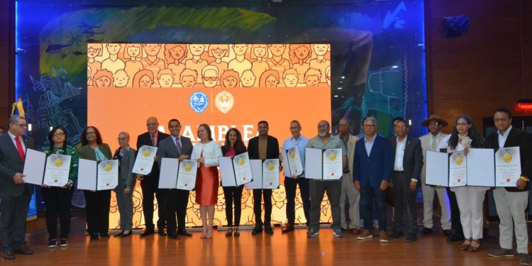 Facultad de Artes de la UASD aprueba nuevos planes de estudios y reconoce a tres docentes en asamblea histórica