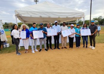 Liga de Softbol ASODEMU inaugura su 33° Torneo dedicado a destacadas personalidades