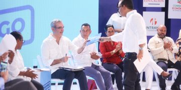 Presidente Abinader se reúne con comunitarios de San Cristóbal para impulsar soluciones concretas a problemáticas locales