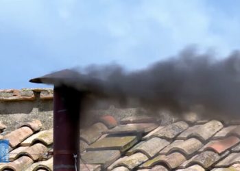 Segunda fumata negra en el Vaticano: los cardenales no consiguieron consenso para elegir nuevo Papa