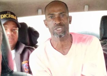 DICRIM Captura hombre captado en video Golpeando un perro en la vía pública en Sabana Grande de Boyá, Monte Plata.