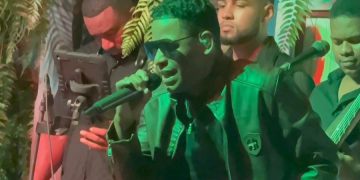 A casa llena: Norby Montero se presenta con gran éxito en Casa de Teatro