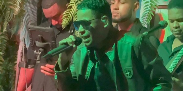 A casa llena: Norby Montero se presenta con gran éxito en Casa de Teatro