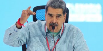 Maduro repudia la decisión de retirar la protección legal a miles de venezolanos en EEUU