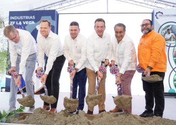 Proindustria da primer palazo para construcción nueva nave industrial en zona franca La Vega