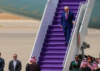 Trump llega Arabia Saudita para impulsar acuerdos multimillonarios