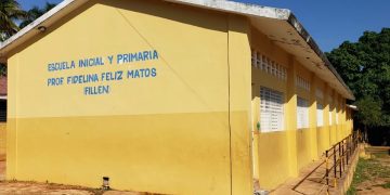 Intervienen escuela en Barahona tras desprendimiento de una porción del revestimiento de techo