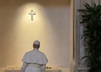 Papa León XIV visita tumba de Francisco en la basílica Santa María la Mayor