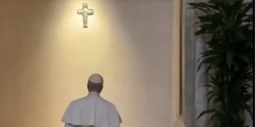 Papa León XIV visita tumba de Francisco en la basílica Santa María la Mayor