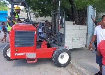 Donan materiales de construcción para levantar viviendas a familias vulnerables en Cabral 