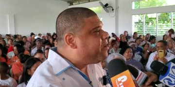 Diputado Ramón Raposo agasaja a cientos de madres de SDN