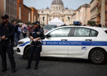 Blindan sala del cónclave con bloqueadores de señal, escudos y anti láseres espía