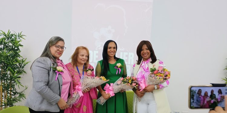 Realizan con éxito Congreso “De Mujer a Mujer”