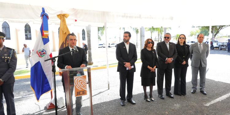 JCE remoza panteón familias Woss y Gil como homenaje al primer presidente del órgano electoral