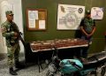 Decomisan 13 mil cigarrillos de contrabando que fueron abandonados junto a motocicleta en Jimaní