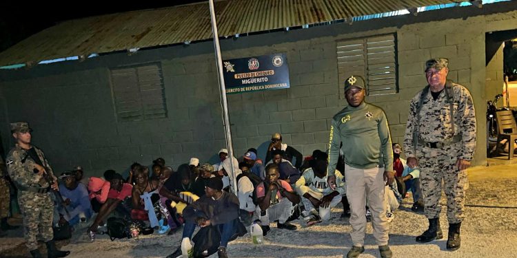 Un grupo de 32 inmigrantes irregulares fue interceptado por el Ejército en Elías Piña