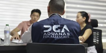 Aduanas continúa sin cesar las fiscalizaciones a comercios chinos