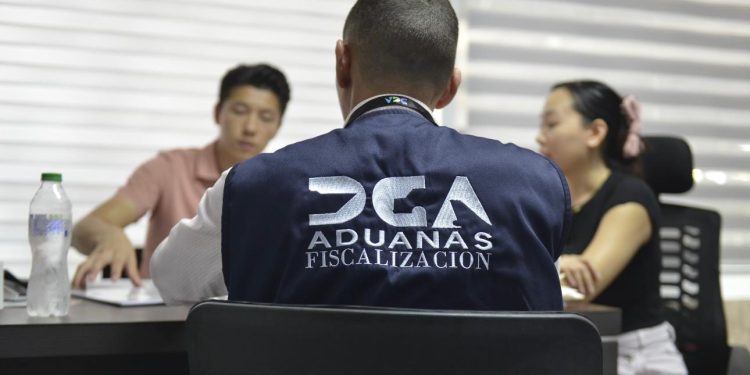 Aduanas continúa sin cesar las fiscalizaciones a comercios chinos