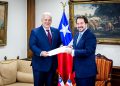 Embajador Juan Cohen Sander presenta Copias de Estilo ante el Gobierno de Chile