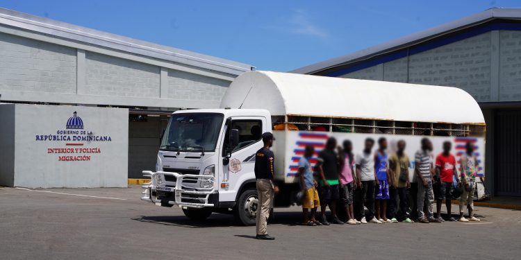 DGM arresta 1,243 y deporta 1,082 durante operaciones