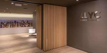 LLYC gana 9 millones de euros en 2024, un 7,2% más