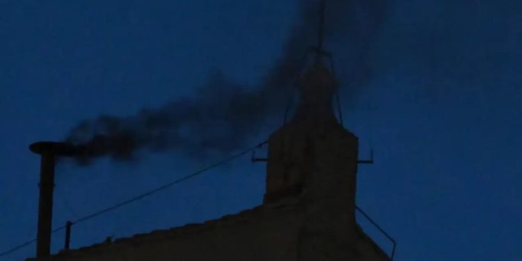 Fumata negra: no hay papa tras la primera votación del cónclave