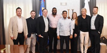 Ministro Kelvin Cruz recibe a David Ortiz y ejecutivos de Perfect Game