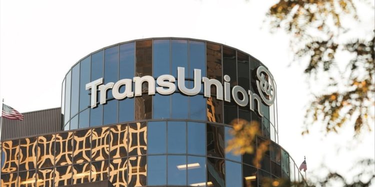 Procredito Dominicana notifica demanda colectiva para que TransUnion entregue miles de reportes de crédito bancarios gratis