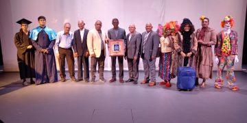 “Sin Cocoricamo”: Emotivo homenaje a Juan María Almonte en la apertura del XVII Festival Nacional Mayo Teatro 2025