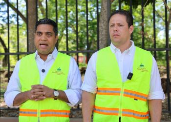 Ministros Carlos Bonilla y Kelvin Cruz supervisan remodelación del Centro Olímpico Juan Pablo Duarte