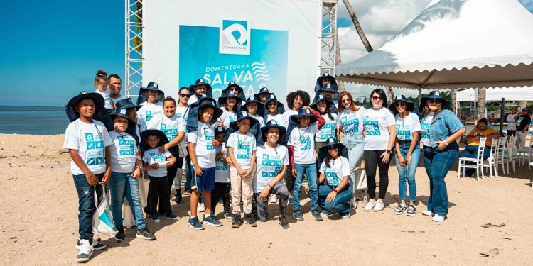 Dominicana de Seguros impulsa jornada de limpieza en la playa Montesinos