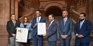 Director del 911 recibe reconocimiento en EE. UU. por liderazgo en emergencias