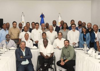 Ministro Kelvin Cruz encabeza reunión de trabajo con 37 federaciones